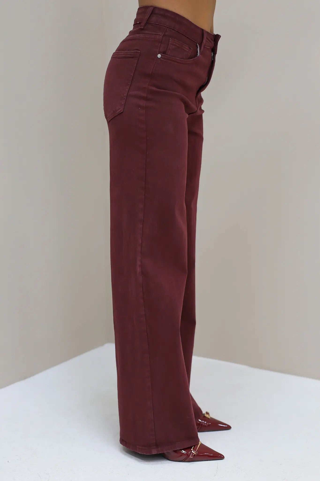 Jeans in bordeaux met hoge taille en brede pijpen- Vanista