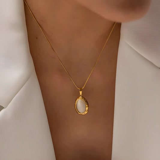 Luxe ketting met organische hanger I Sana - Vanista