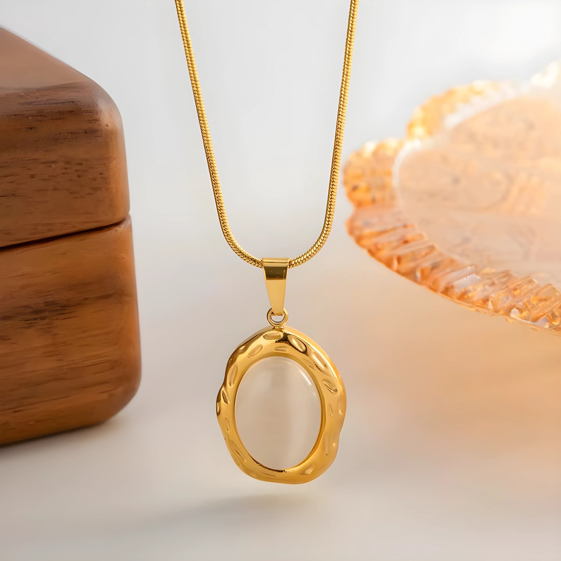 Luxe ketting met organische hanger I Sana - Vanista