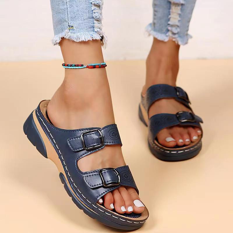 PULE | Orthopedische sandalen voor dames, voorzien van verstelbare gespen.
