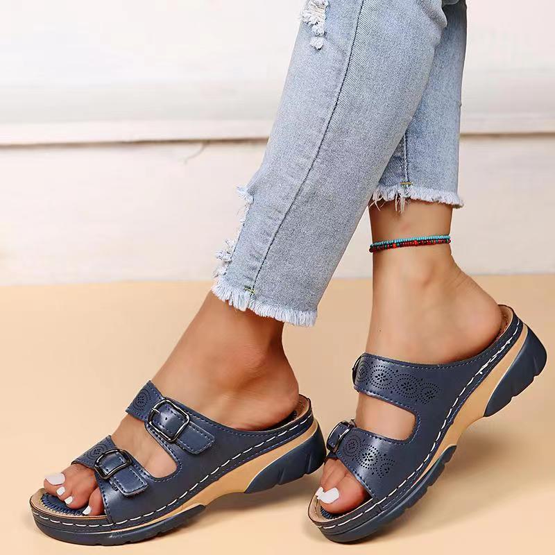 PULE | Orthopedische sandalen voor dames, voorzien van verstelbare gespen.
