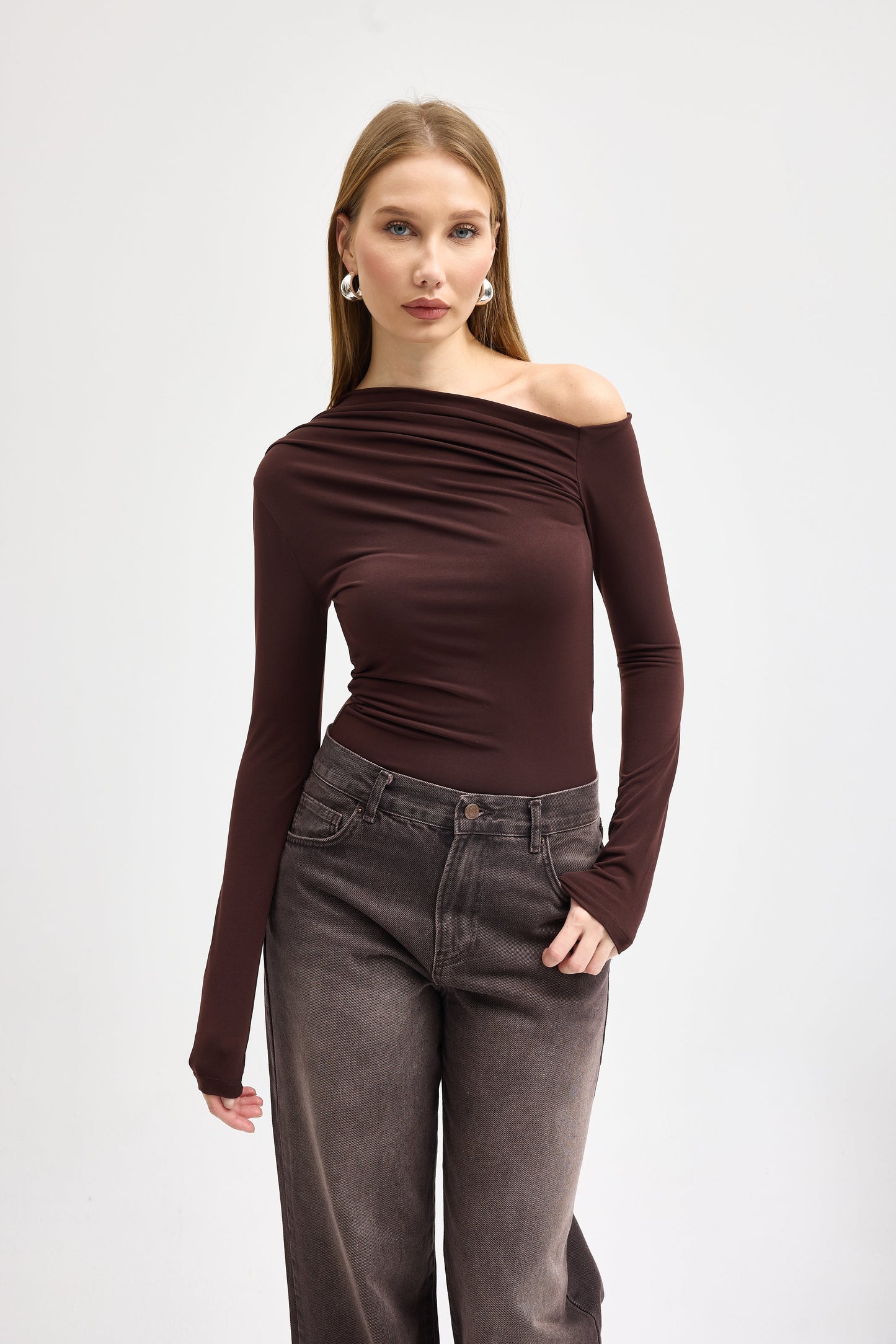  bruine off shoulder top met stretch.-Vanista